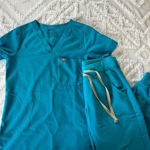 Figs scrubs only worn twice